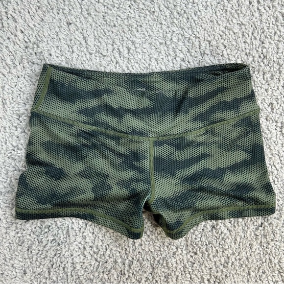 Tough Mode Shorts Womens Small Activewear Camouflage Sweat Wicking Mid Rise Camo - Picture 1 of 4